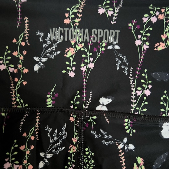 Victoria’s Secret Victoria Sport Jungle Cat Floral Black Leggings - Size M - EUC - Picture 6 of 7